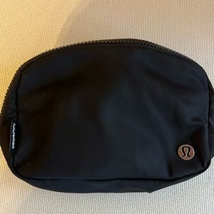 Lululemon Everywhere belt bag.